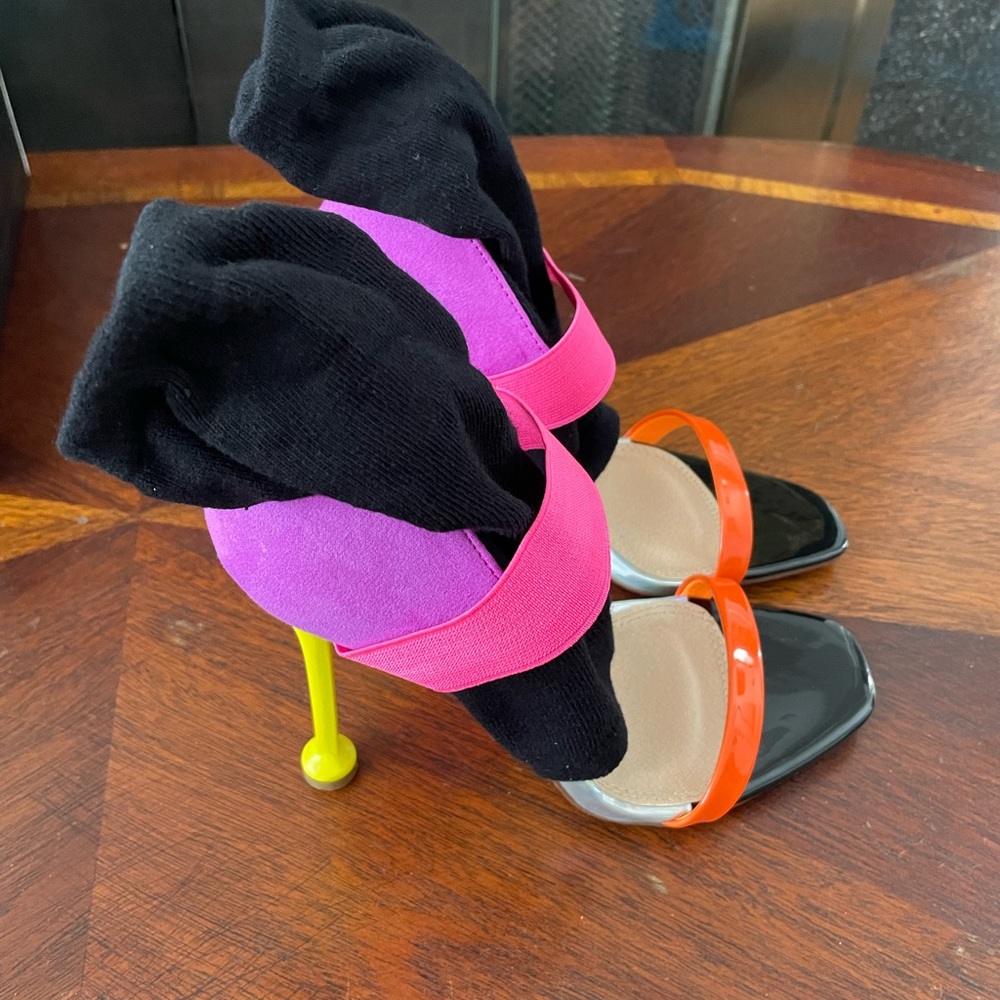 Liliana Zion T Fuschia heel. Size 6 in Women’s (never worn)